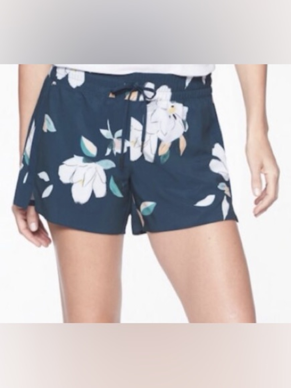 Athleta Baja Floral Print Women’s Navy Drawstring Shorts with pockets- women’s 4